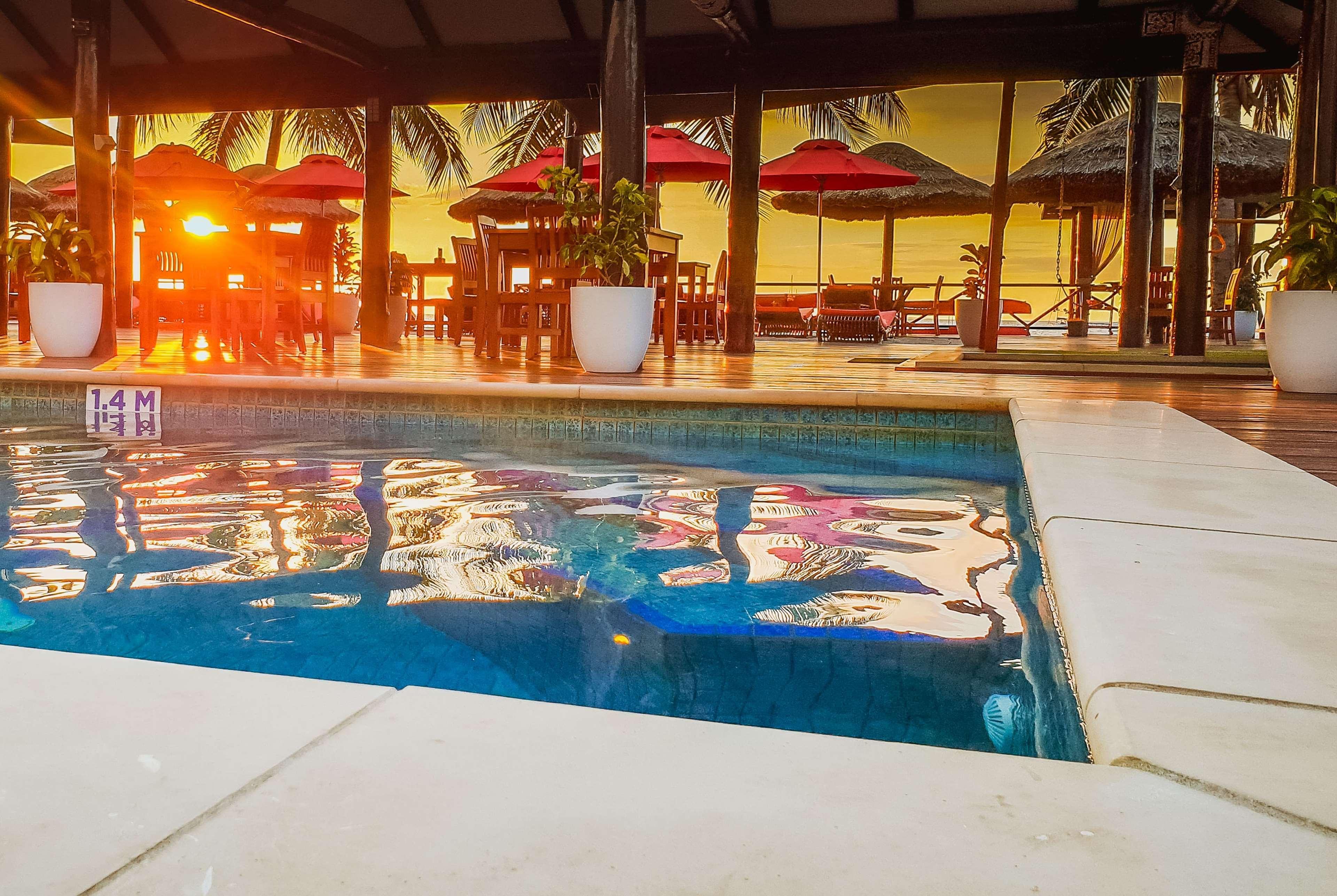 Ramada Suites By Wyndham Wailoaloa Beach Fiji Nadi Exterior foto