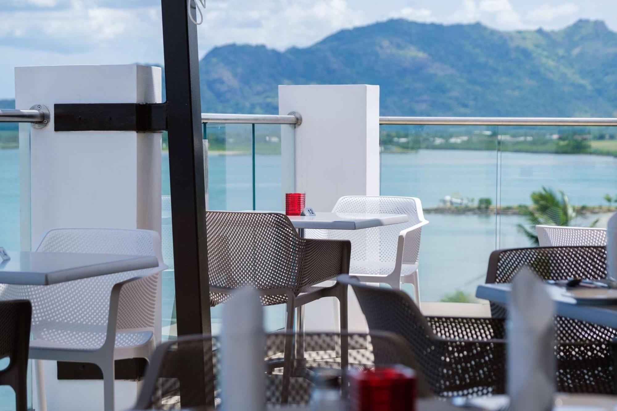 Ramada Suites By Wyndham Wailoaloa Beach Fiji Nadi Exterior foto