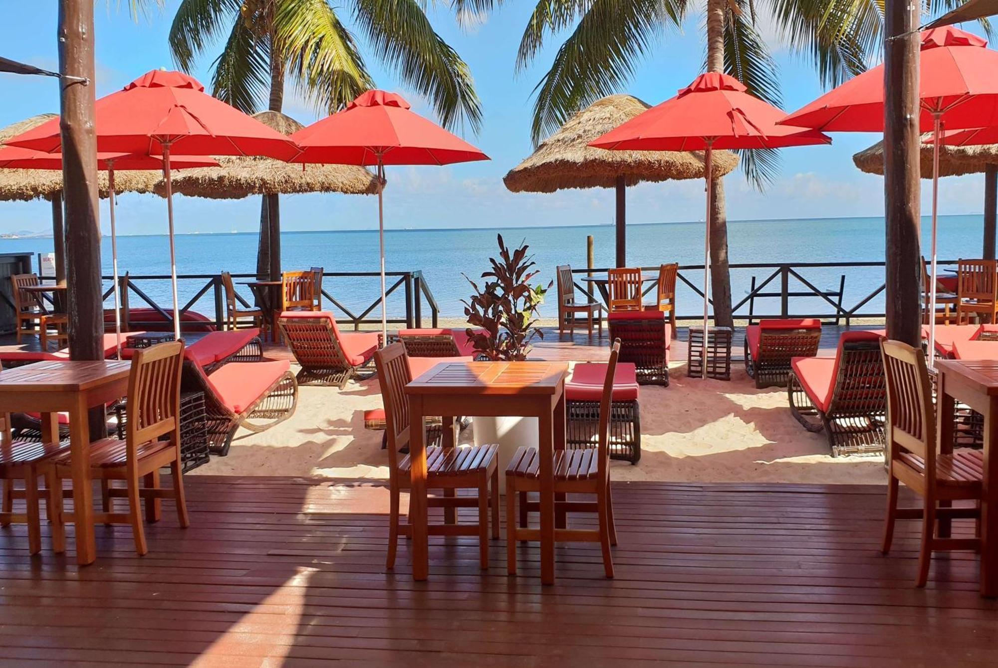 Ramada Suites By Wyndham Wailoaloa Beach Fiji Nadi Exterior foto