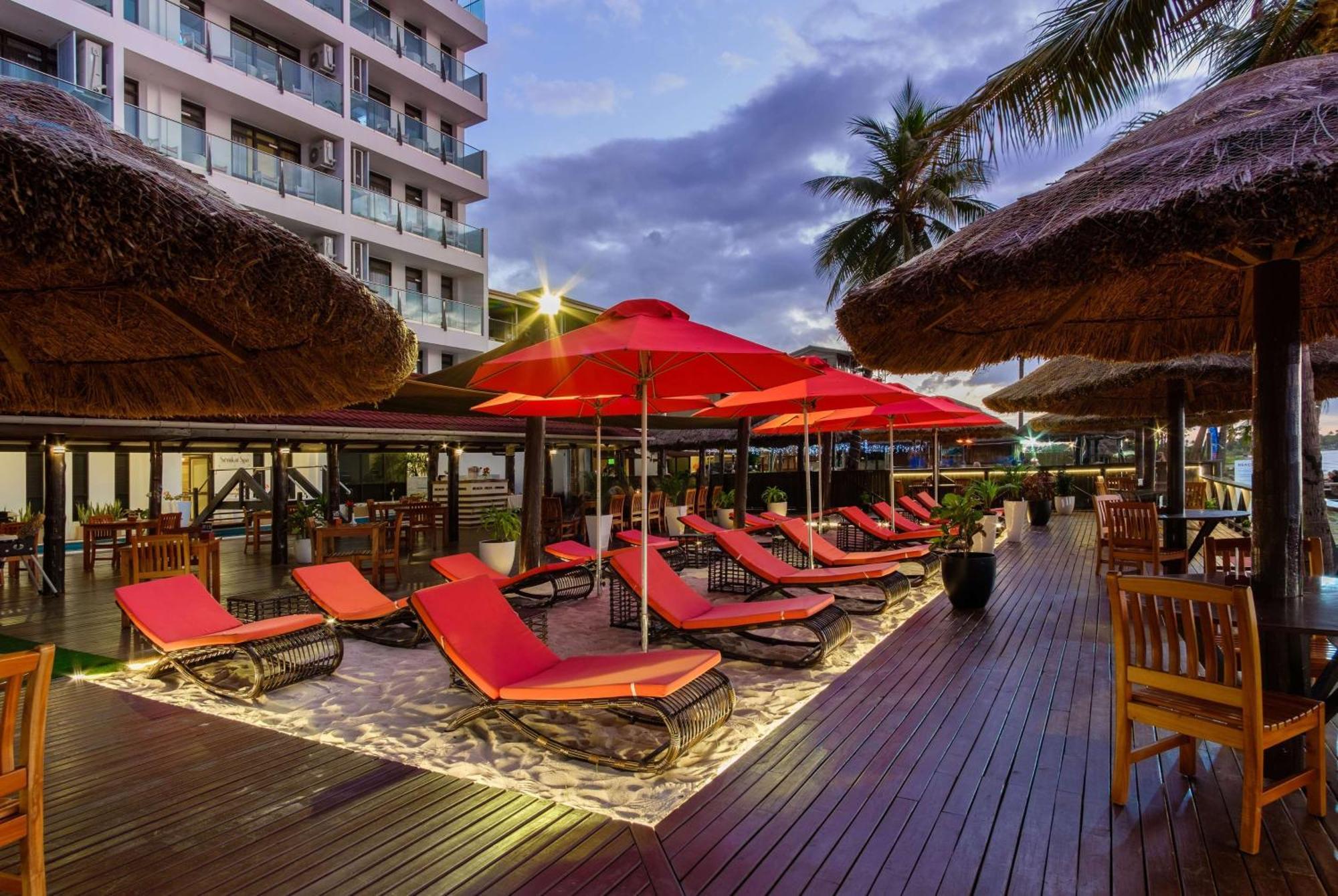 Ramada Suites By Wyndham Wailoaloa Beach Fiji Nadi Exterior foto